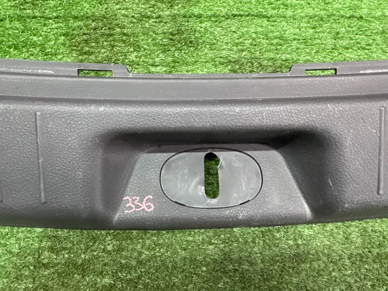 Накладка замка багажника Hyundai Santa Fe 2
