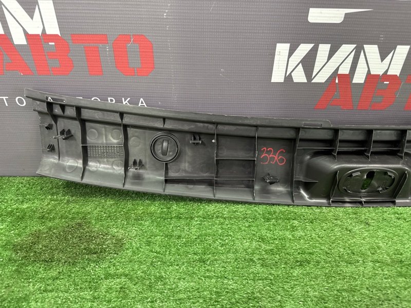 Накладка замка багажника Hyundai Santa Fe 2
