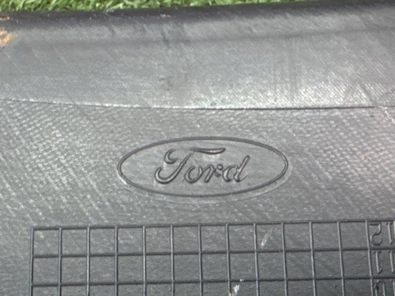 Накладка замка багажника Ford Focus 2