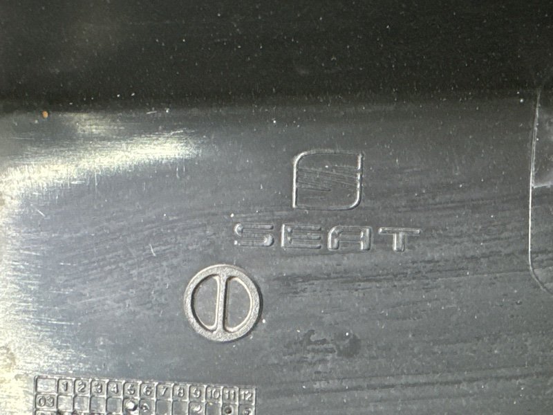 Накладка декоративная центральной стойки наружная SEAT ALTEA