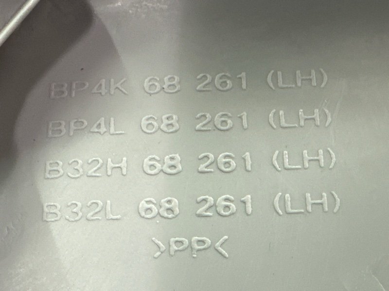 Накладка стойки кузова Mazda 3
