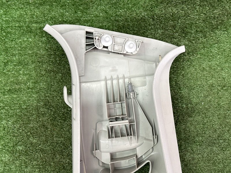 Накладка центральной стойки верхняя Skoda Octavia A5