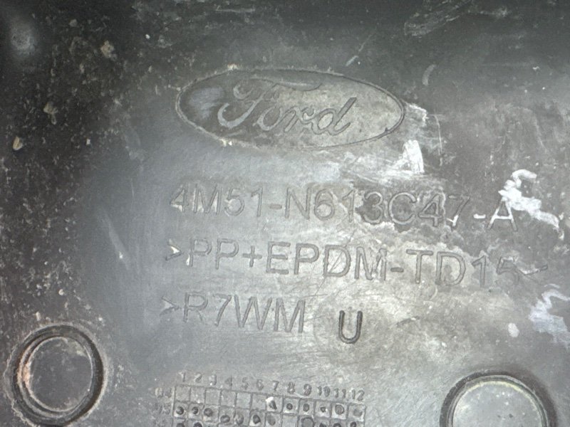 Опора полки багажника Ford Focus 2