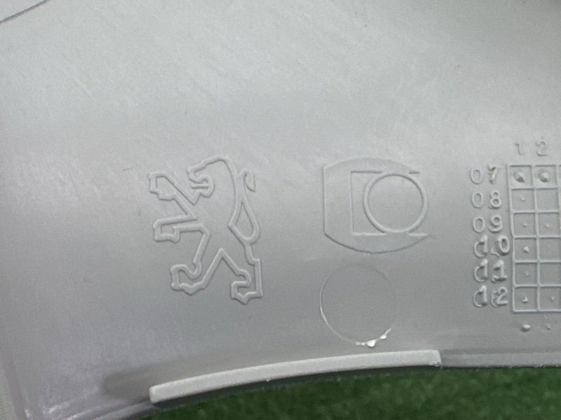 Накладка стойки лобового стекла Peugeot 307