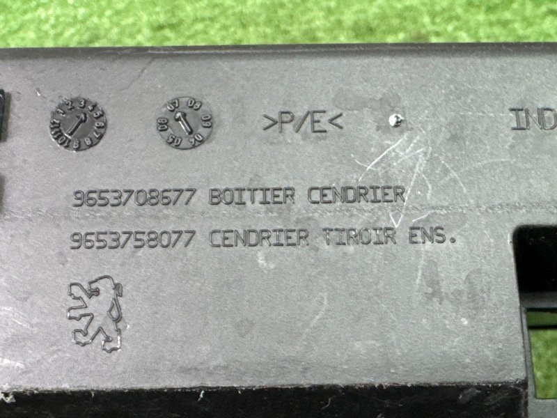 Пепельница Peugeot 307