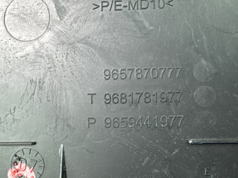 Карман под магнитофон Peugeot 307