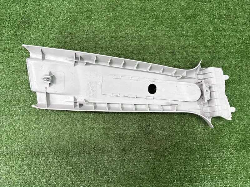 Накладка центральной стойки верхняя Skoda Fabia 2