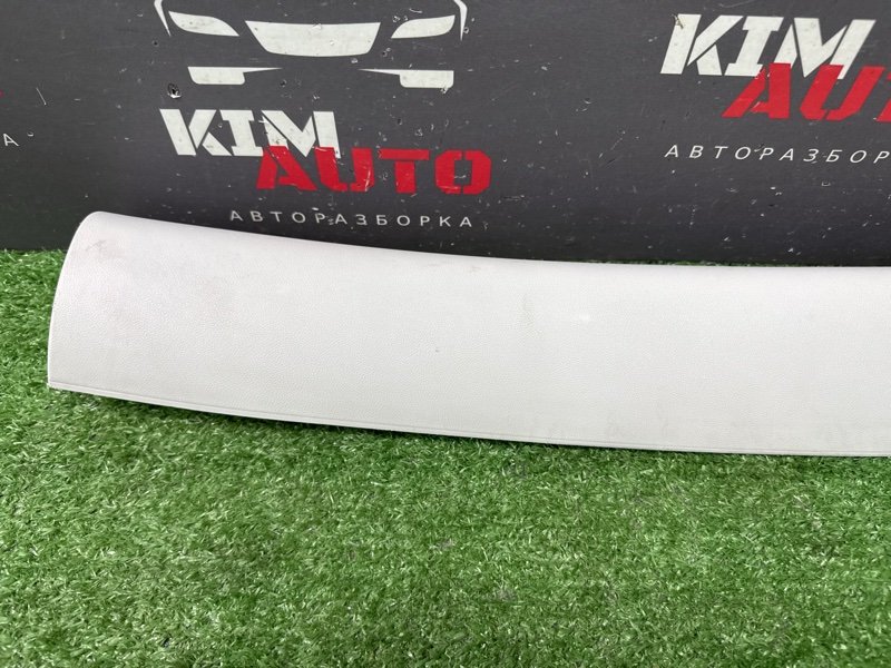 Накладка стойки лобового стекла Skoda Octavia A5