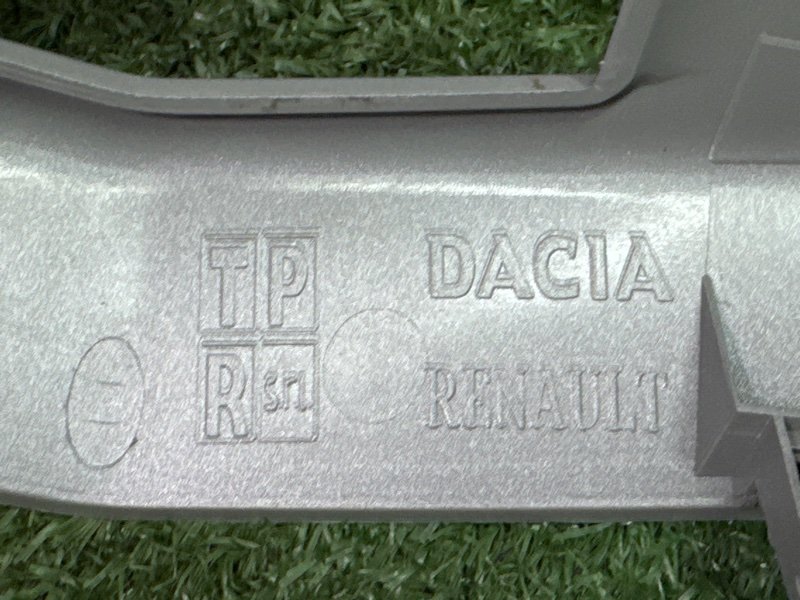 Накладка торпеды центральная Renault Logan