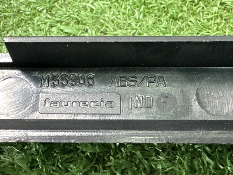 Рамка магнитолы Peugeot 307