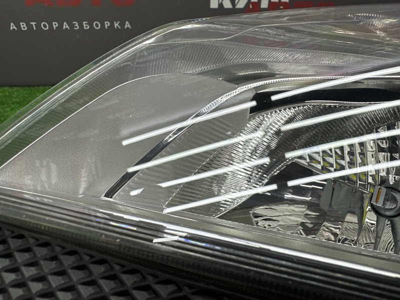 Фара Ford Kuga 2013 SUV