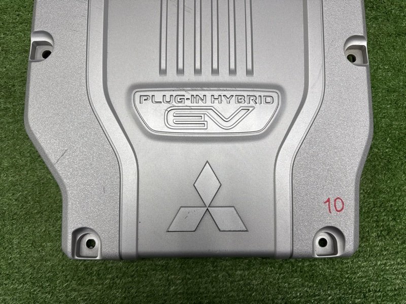 Декоративная крышка двигателя Mitsubishi Outlander 3