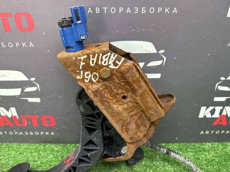 Педаль сцепления Skoda Fabia 1
