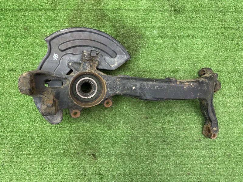 Кулак поворотный Volkswagen Passat B5