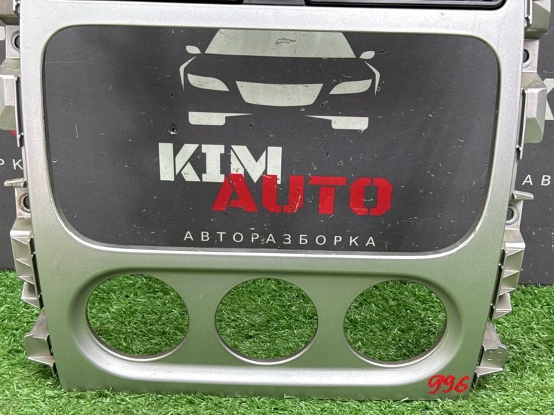 Накладка торпеды центральная Suzuki Liana