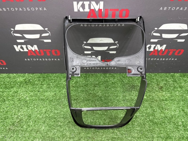 Накладка центральной консоли Peugeot 307