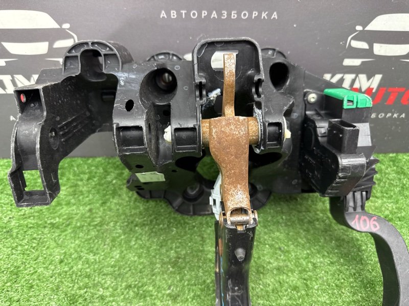 Педаль Opel Corsa D