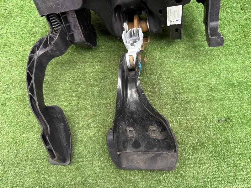 Педаль Opel Corsa D