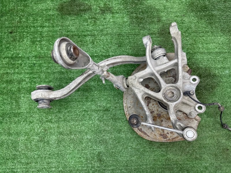 Кулак поворотный Peugeot 407