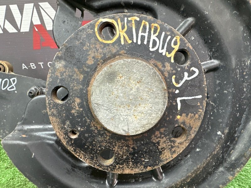 Кулак поворотный Skoda Octavia A5