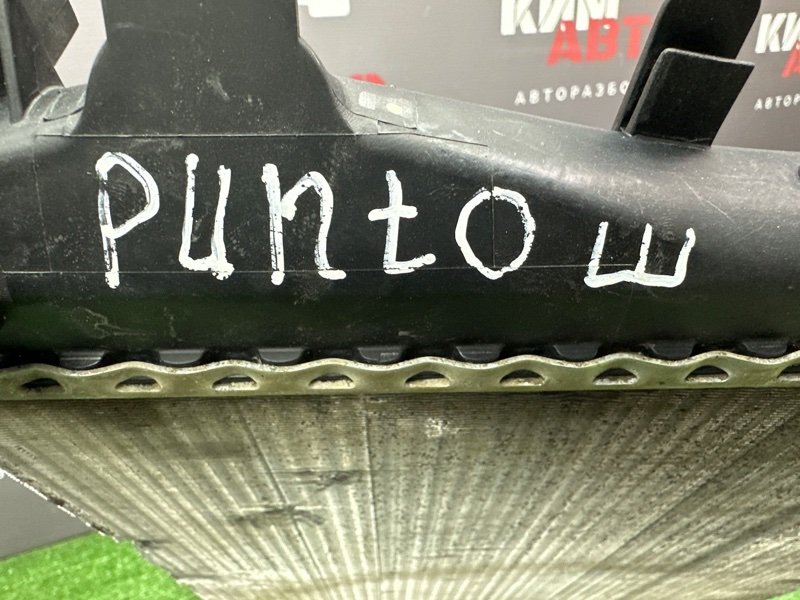 Радиатор охлаждения двигателя Fiat Punto