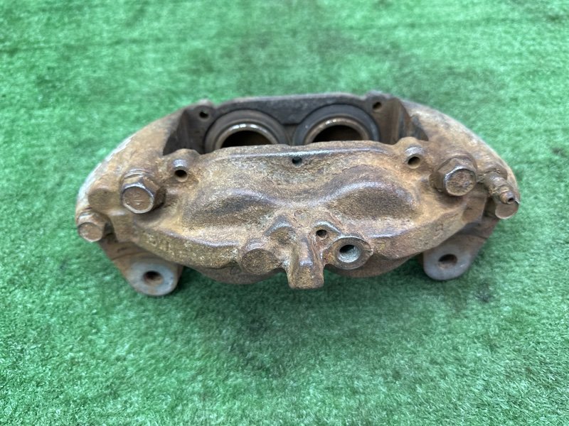 Суппорт тормозной Toyota Land Cruiser 200