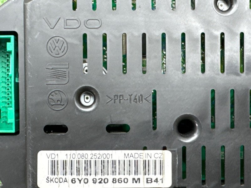 Панель приборов (щиток) Skoda Fabia 2