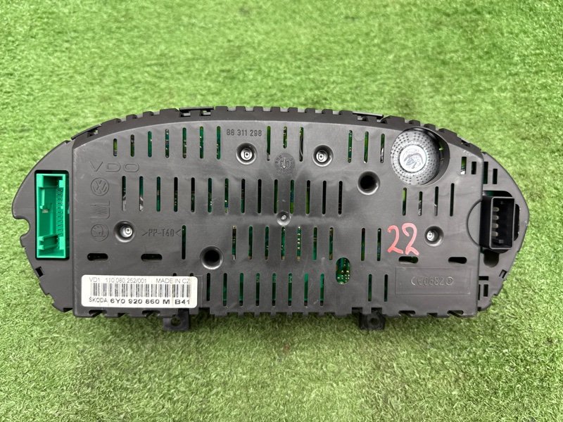 Панель приборов (щиток) Skoda Fabia 2