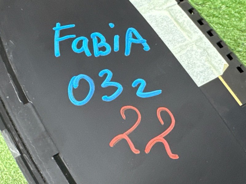 Панель приборов (щиток) Skoda Fabia 2
