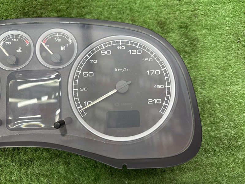 Панель приборов (щиток) Peugeot 307