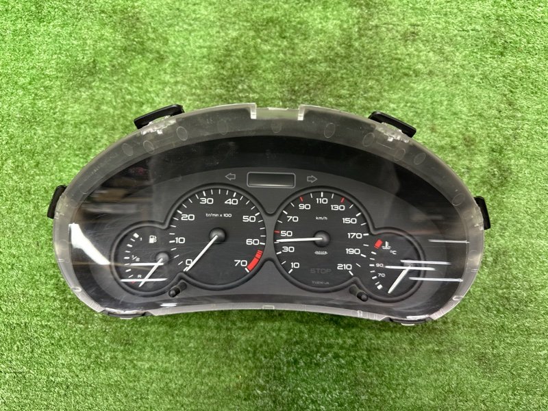 Панель приборов (щиток) Peugeot 206