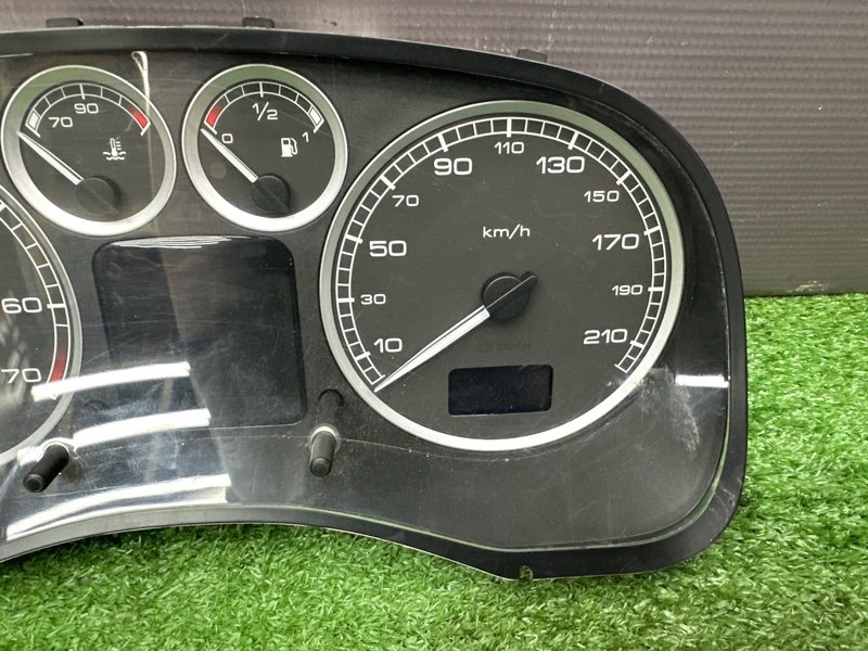 Панель приборов (щиток) Peugeot 307