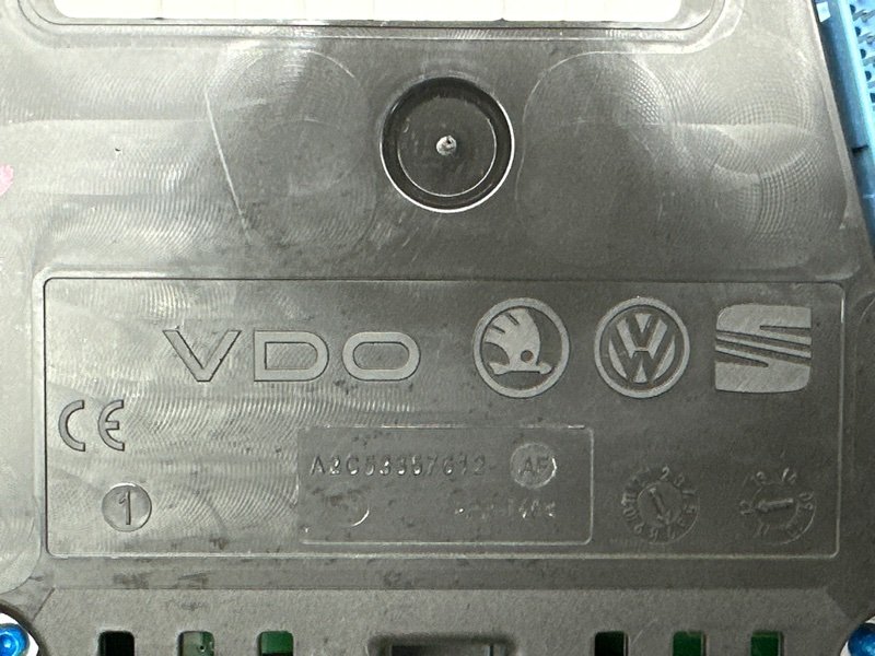 Панель приборов (щиток) Skoda Fabia 2