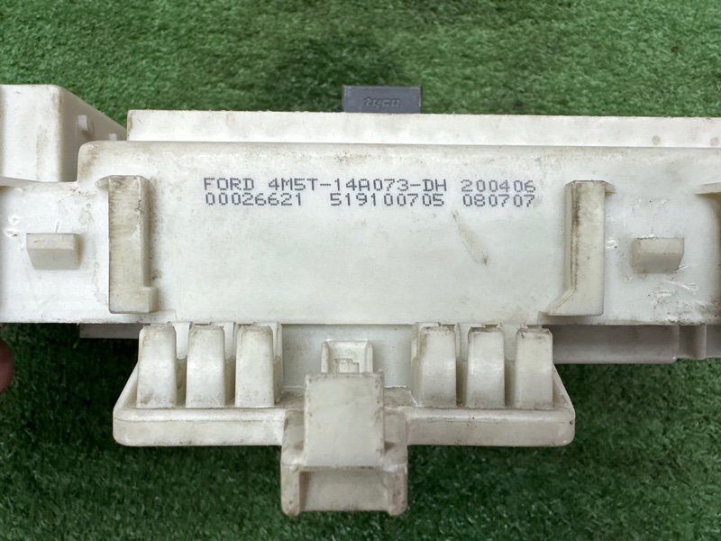Блок предохранителей салонный Ford Focus 2