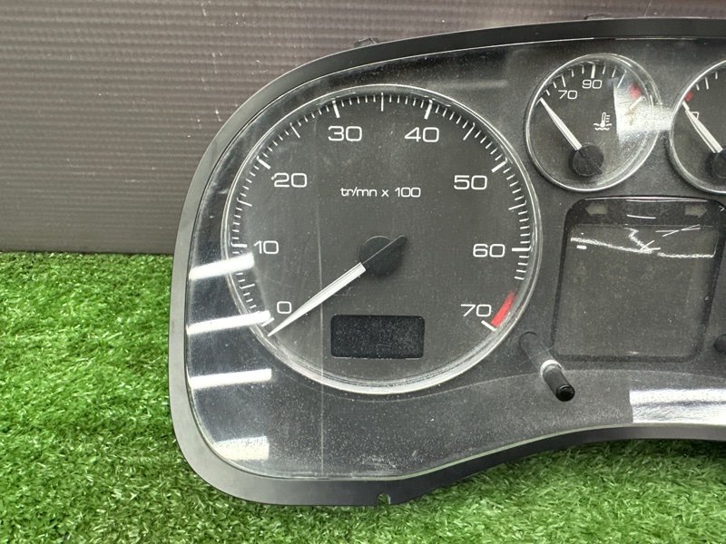 Панель приборов (щиток) Peugeot 307
