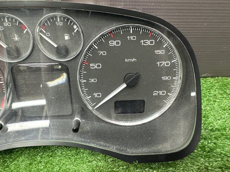 Панель приборов (щиток) Peugeot 307