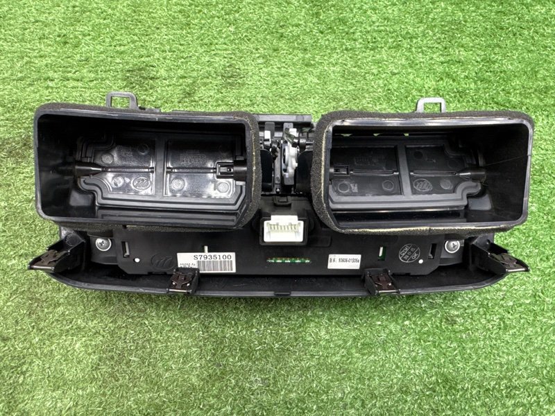 Дефлектор отопителя центральный LIFAN X60
