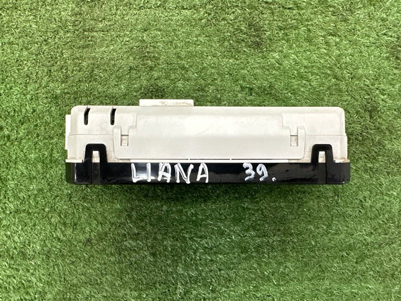 Часы Suzuki Liana