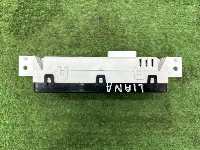 Часы Suzuki Liana