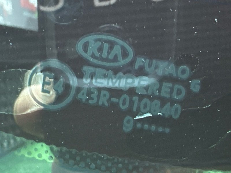 Стекло заднее с обогревом Kia Rio 4 2019 FB