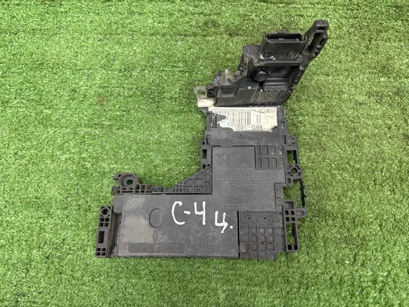 Блок предохранителей Citroen C 4