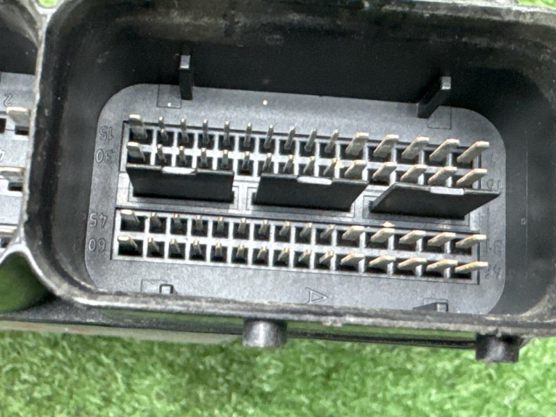 Электронный блок управления двигателем(ЭБУ) Skoda Octavia A5