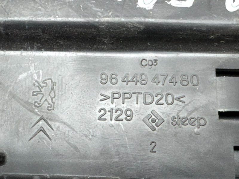 Блок предохранителей Peugeot 407