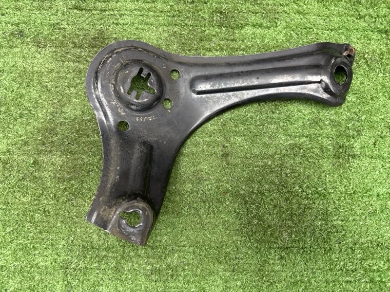 Кронштейн переднего подрамника Kia Sportage 4 2017