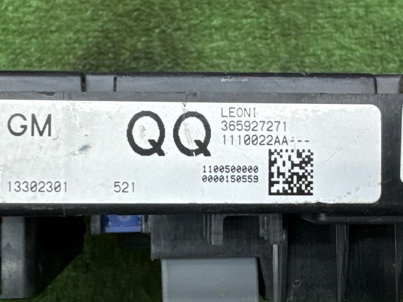 Блок предохранителей салонный Opel Astra J