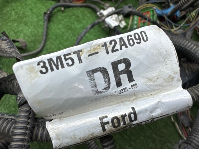 Проводка моторного отсека с блоком предохранителей Ford Focus 2