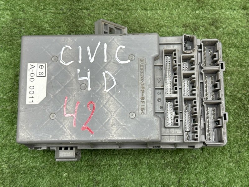 Блок предохранителей салонный Honda Civic 4D