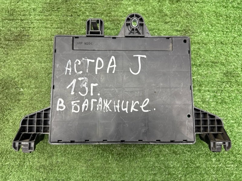 Блок предохранителей Opel Astra J