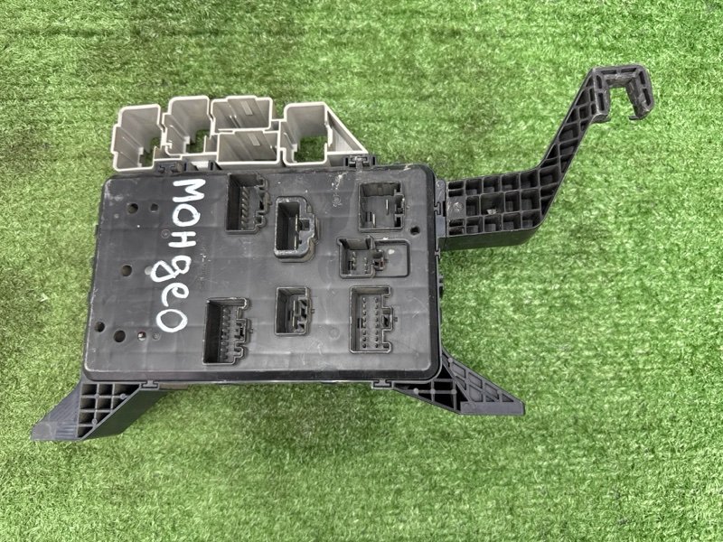 Блок предохранителей Ford Mondeo 3