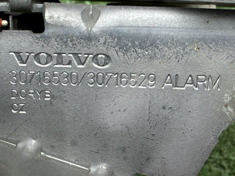 Замок капота Volvo S40
